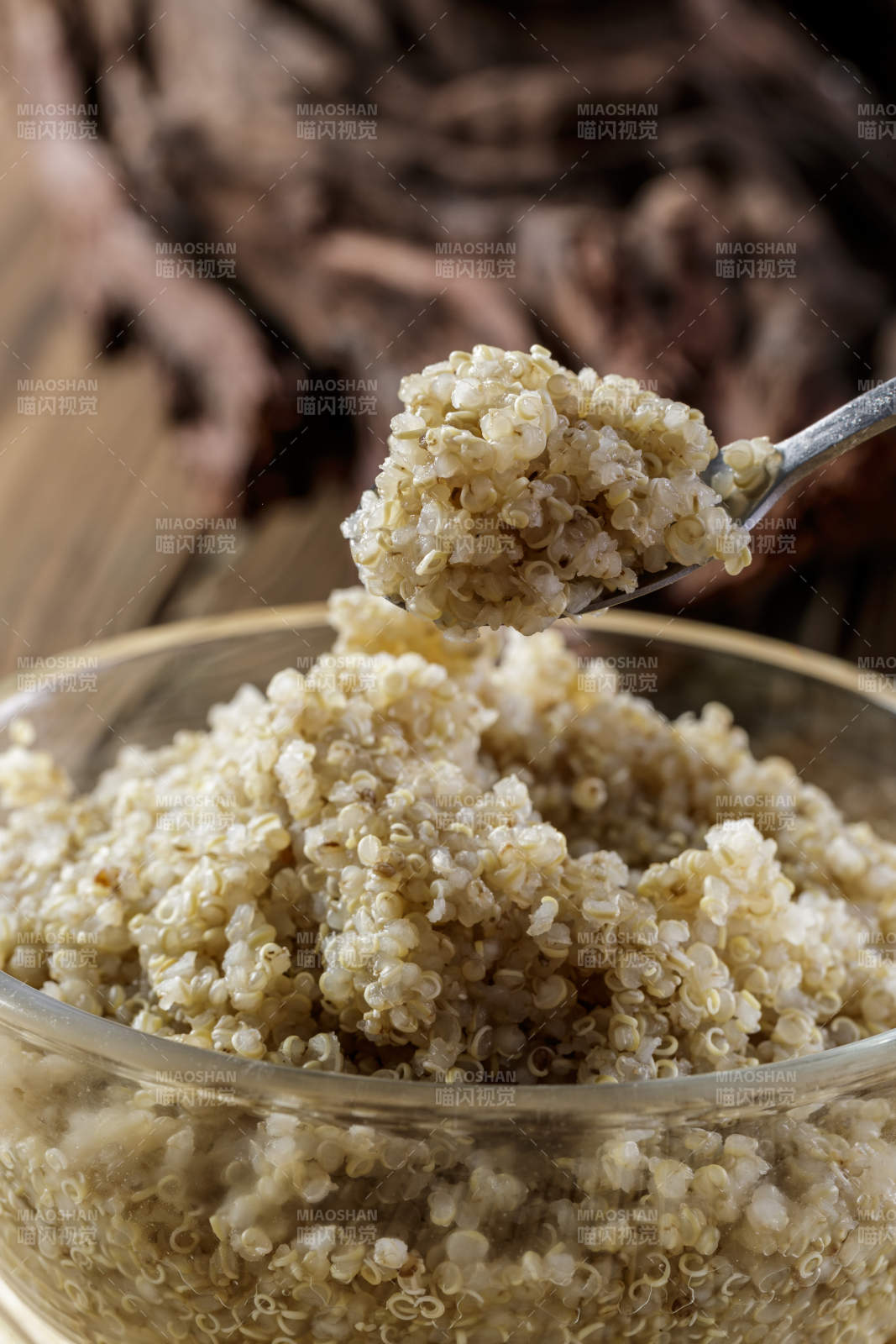 养生粗粮藜麦米蒸制的藜麦饭图片