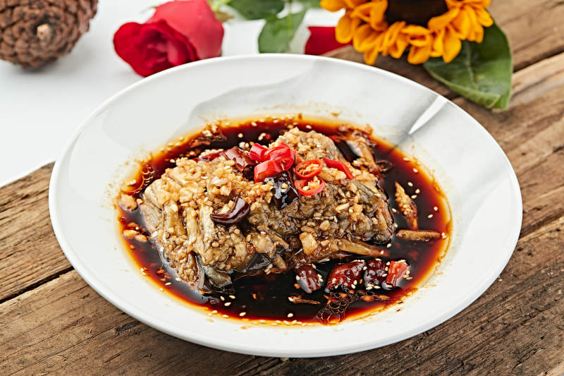 浇汁香辣蒜泥蒸茄子图片