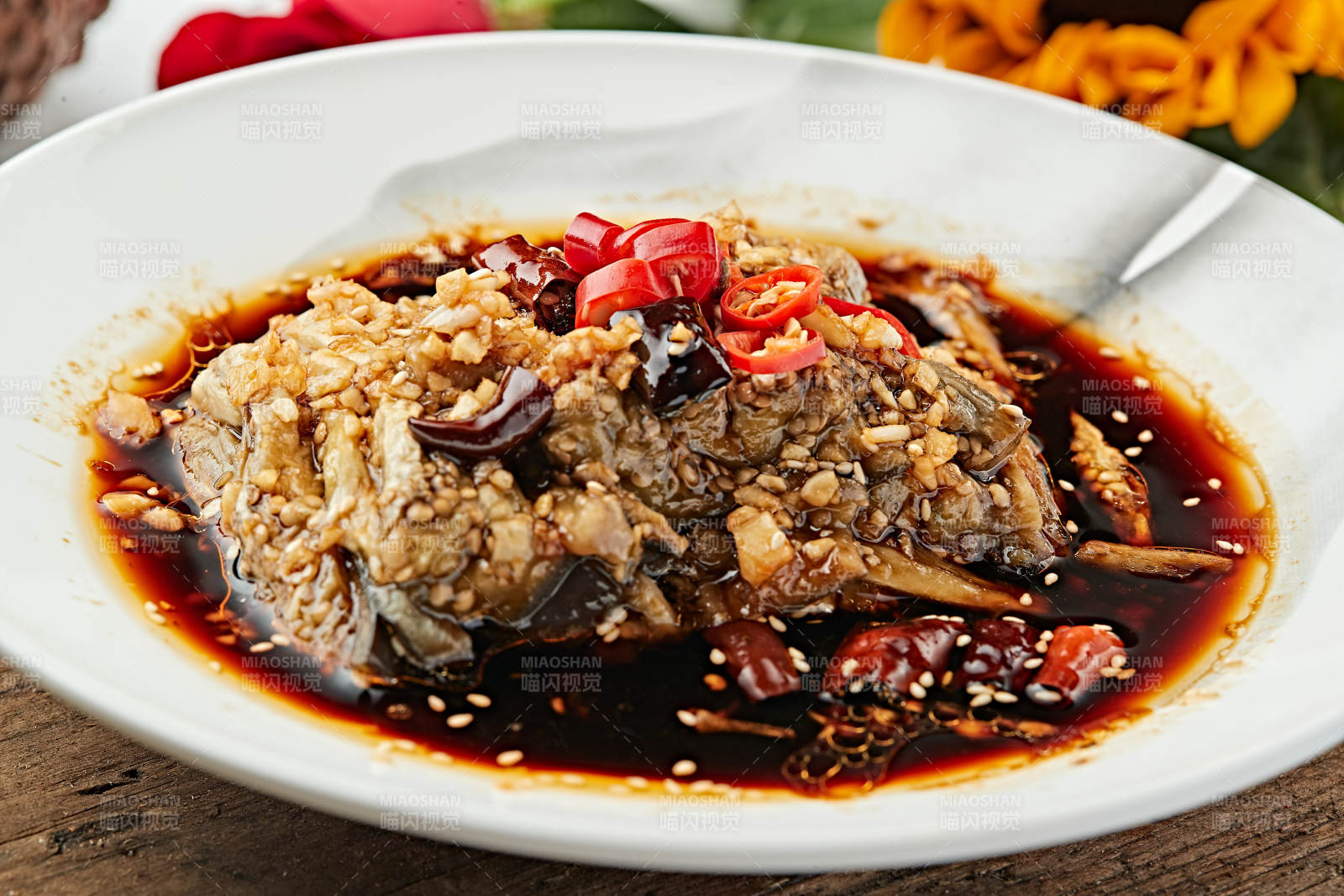 浇汁香辣蒜泥蒸茄子图片