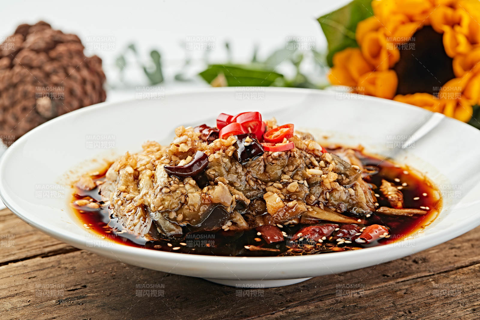 浇汁香辣蒜泥蒸茄子图片