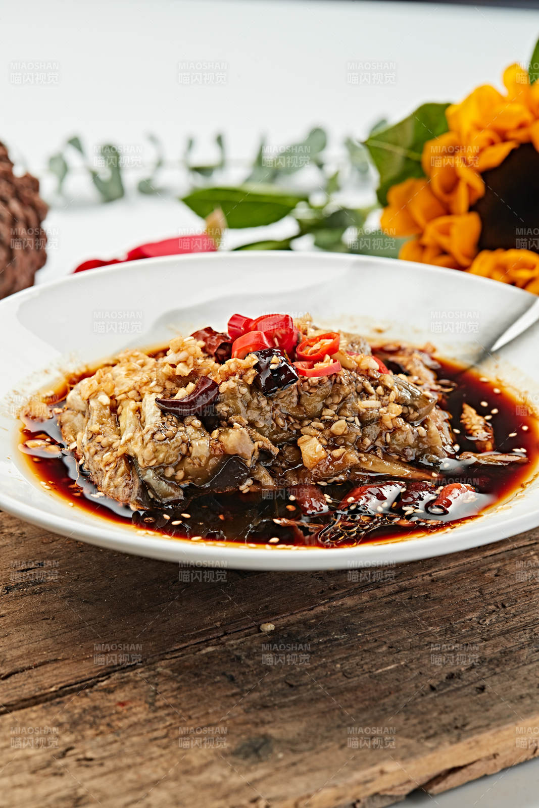 浇汁香辣蒜泥蒸茄子图片