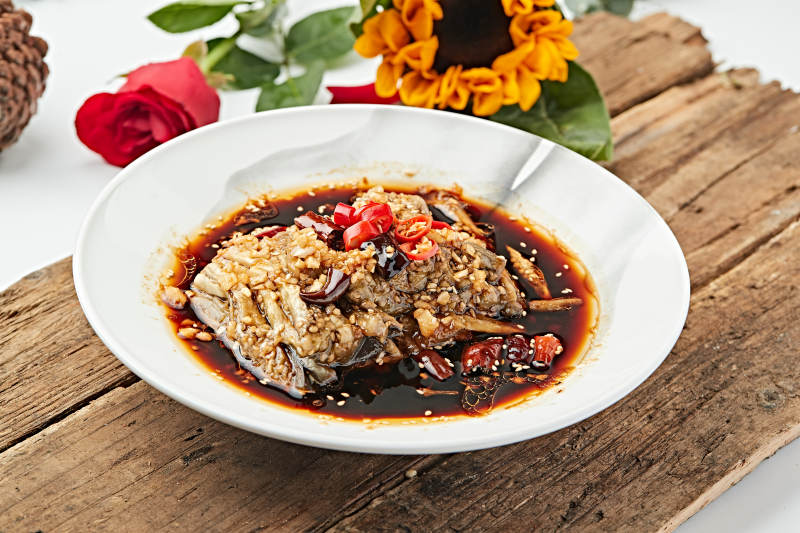 浇汁香辣蒜泥蒸茄子图片