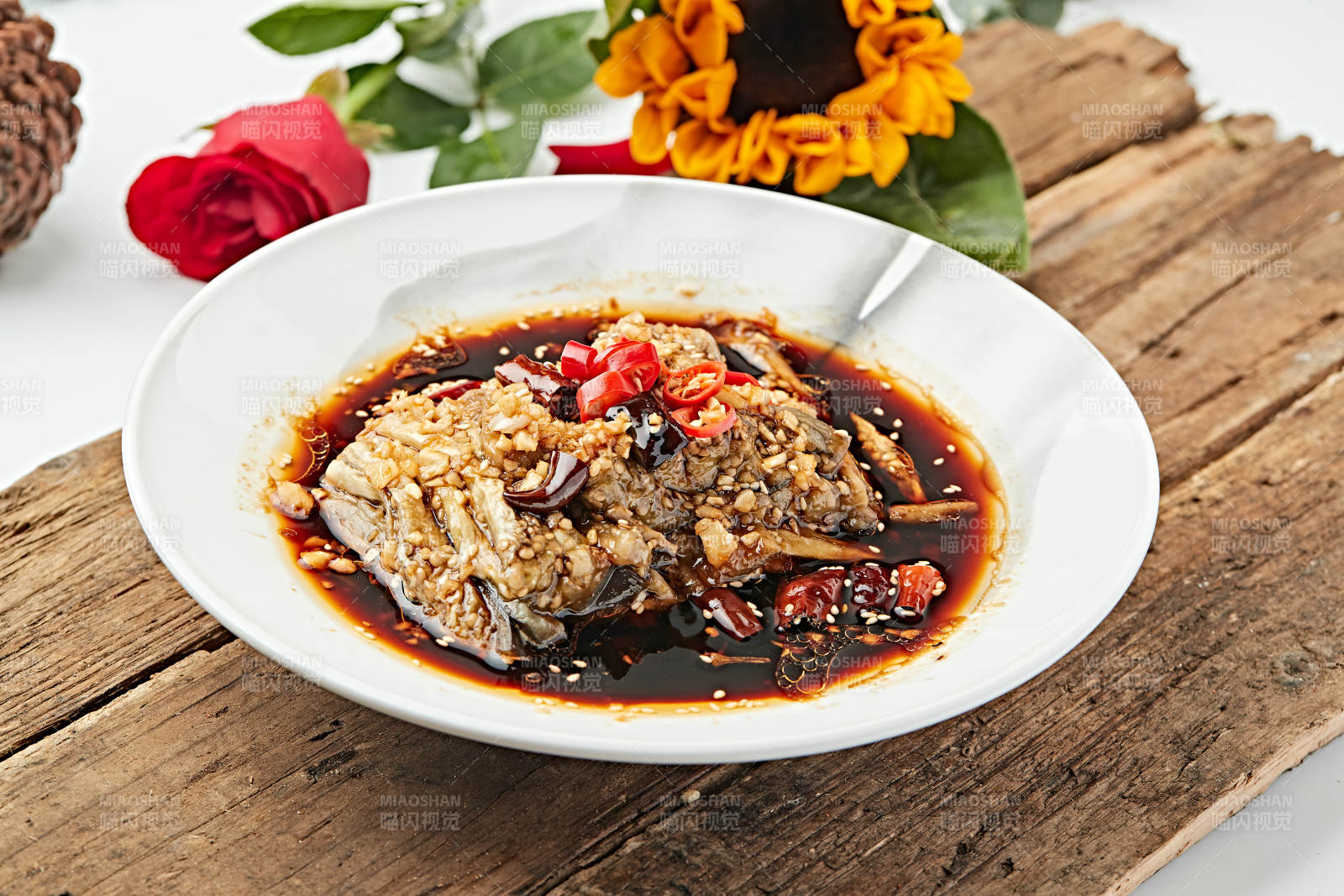 浇汁香辣蒜泥蒸茄子图片