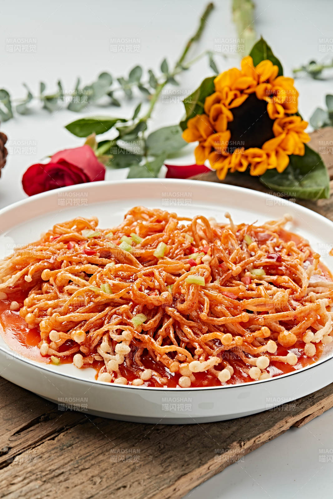 糖醋浇汁油炸狮鬃金针菇图片