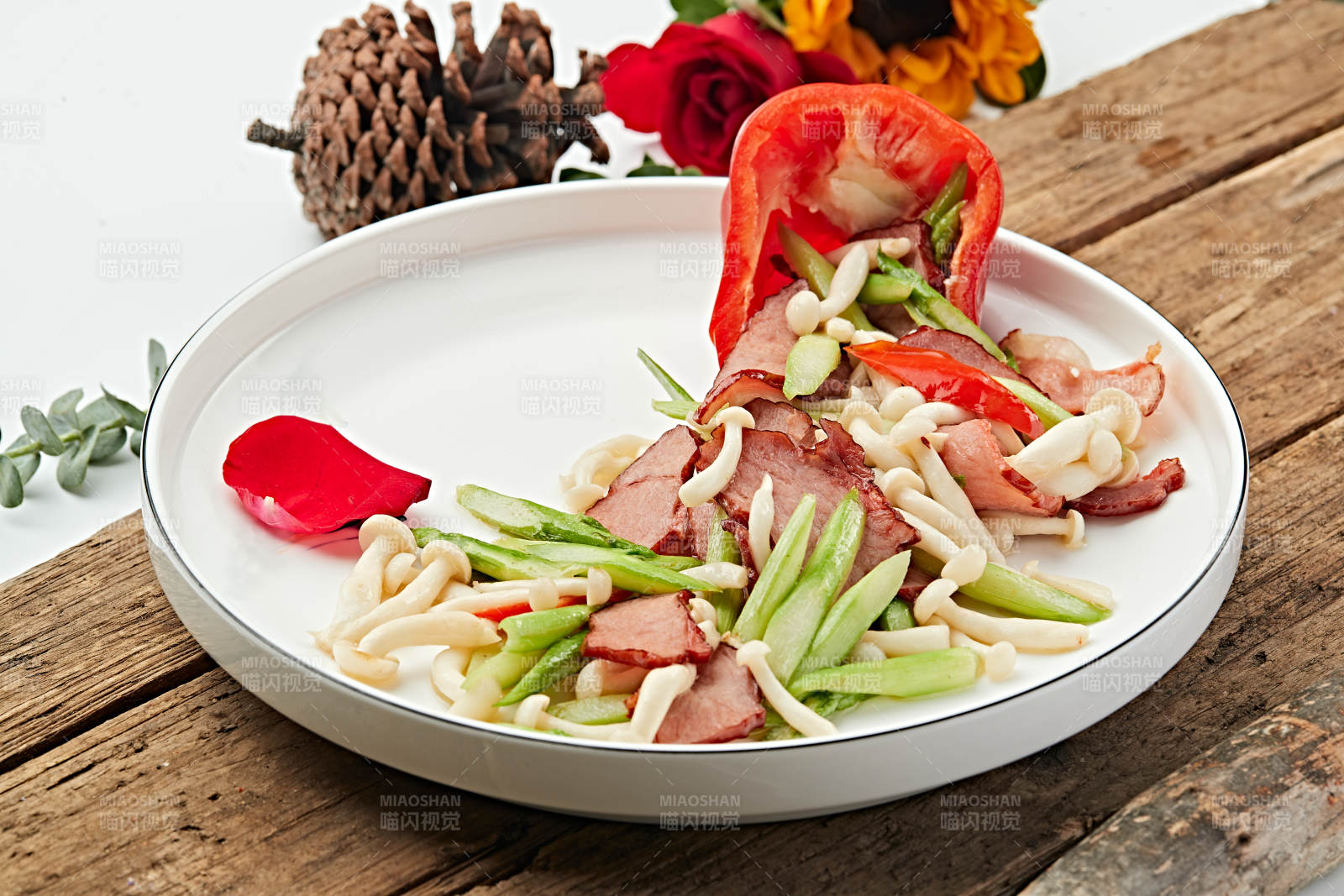 白玉菇芦笋炒鸭胸图片