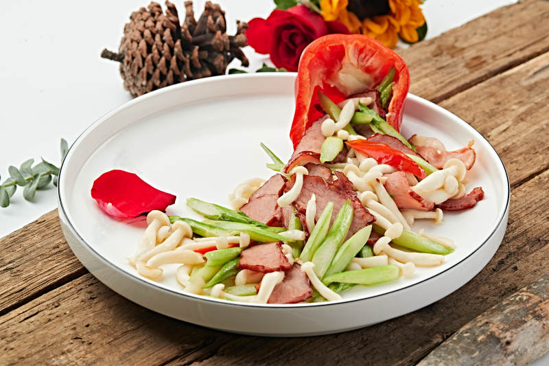 白玉菇芦笋炒鸭胸图片