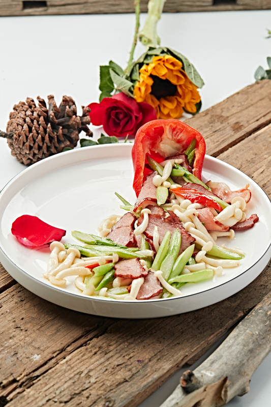 白玉菇芦笋炒鸭胸图片