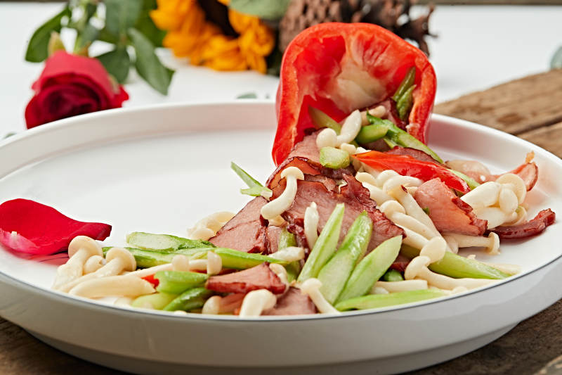 白玉菇芦笋炒鸭胸图片