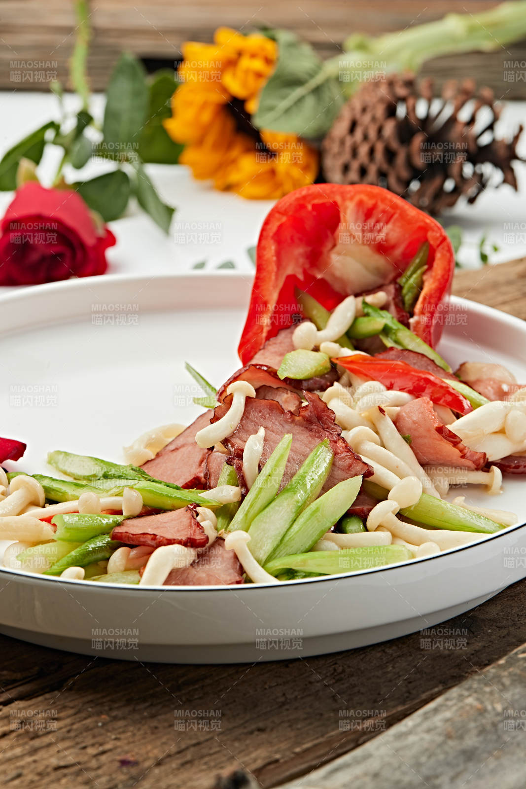 白玉菇芦笋炒鸭胸图片