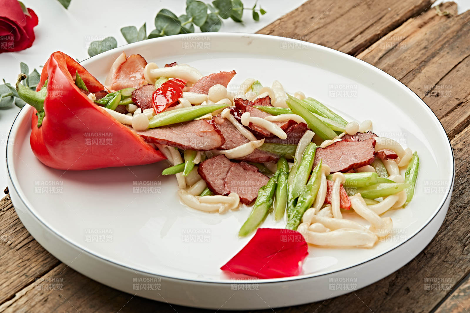 白玉菇芦笋炒鸭胸图片