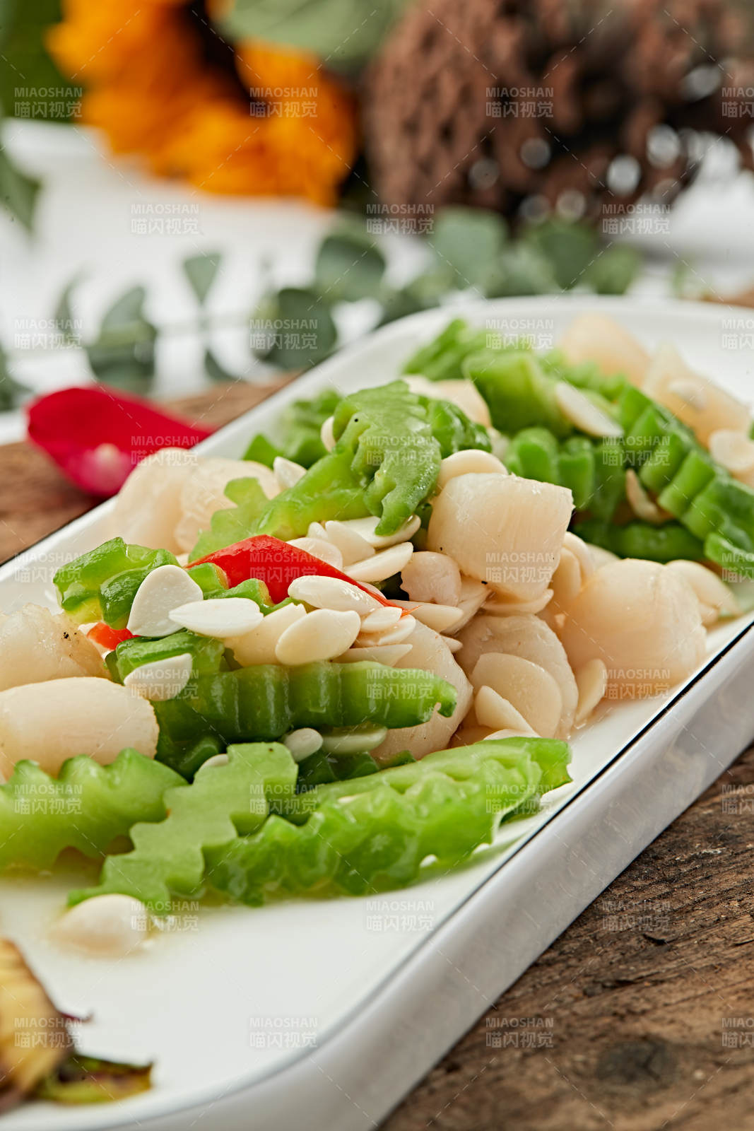 苦瓜杏仁炒贝丁图片