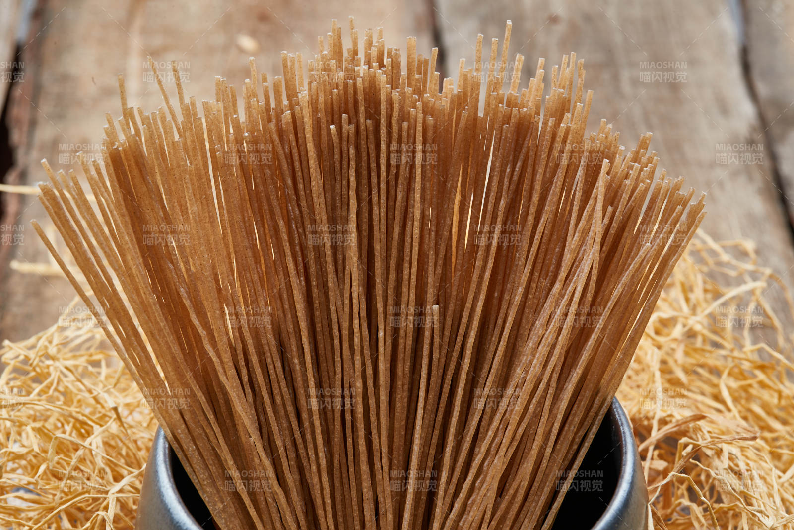 美味干制速食荞麦挂面图片