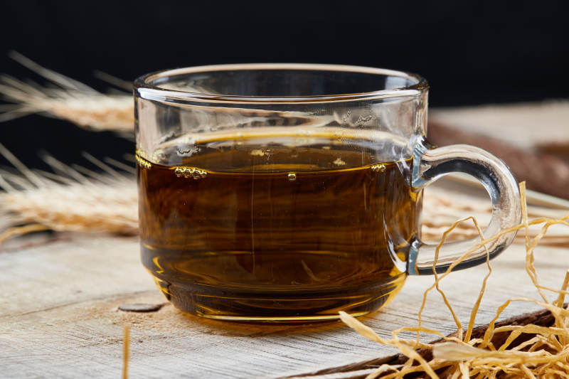 芳香四溢营养健康的胡麻亚麻籽食用油特写图片