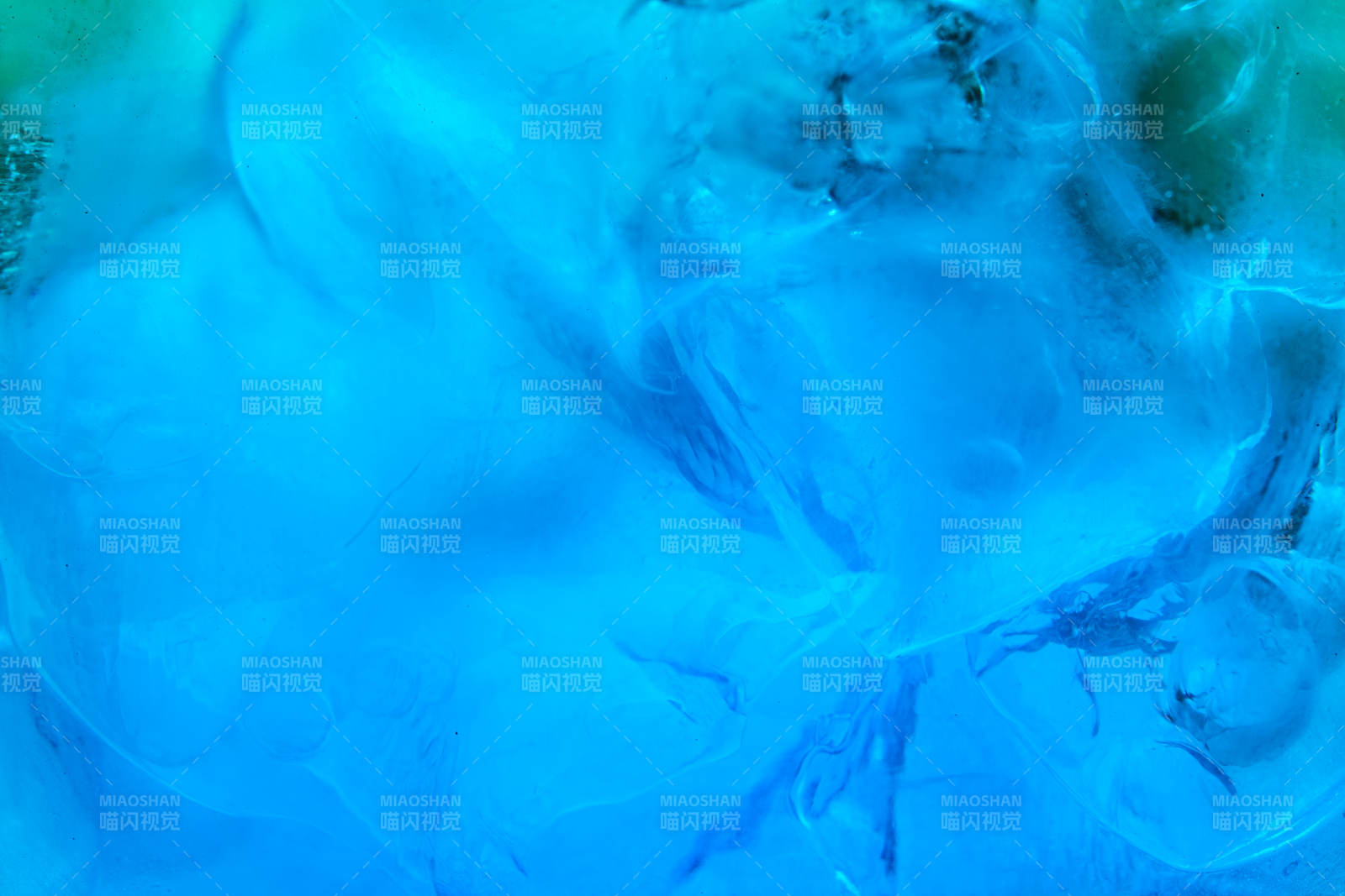 酒杯中的调制鸡尾酒局部特写抽象表达图片