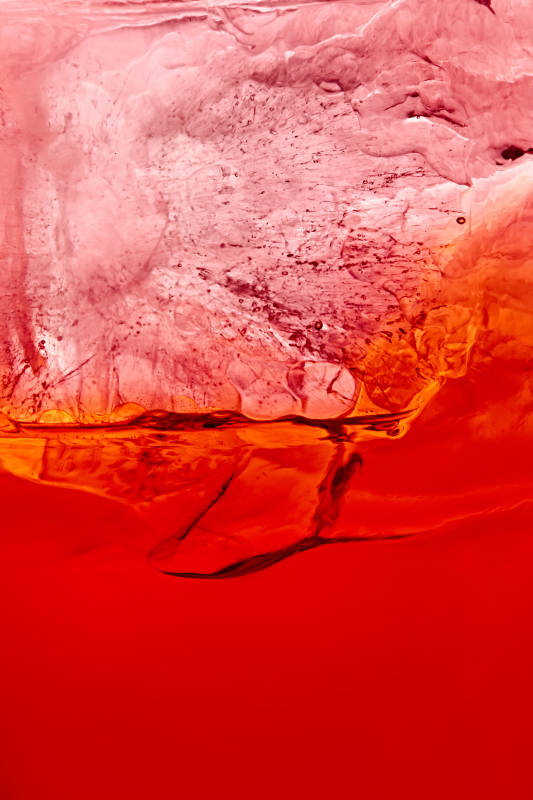 酒杯中的调制鸡尾酒局部特写抽象表达图片