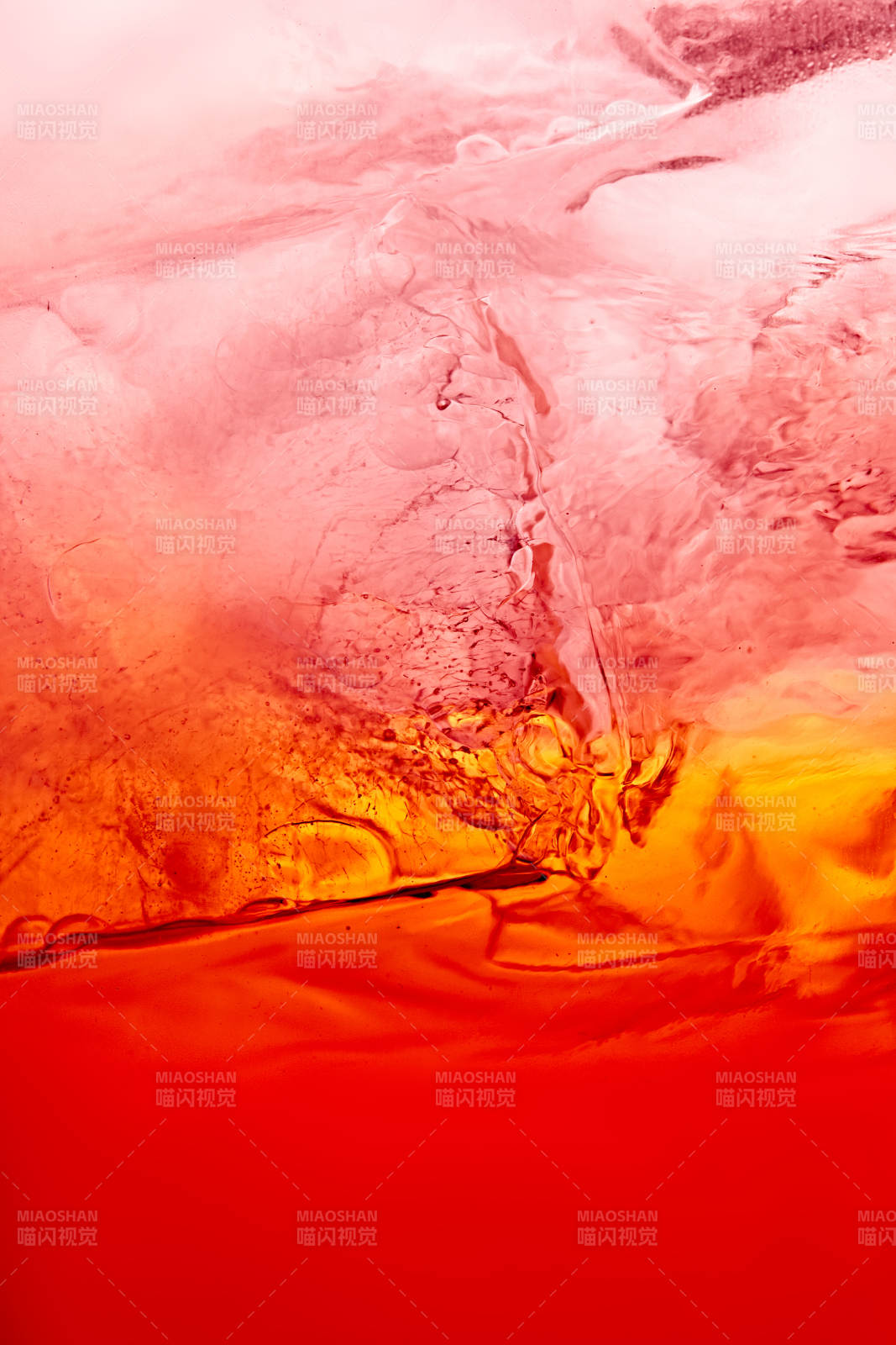 酒杯中的调制鸡尾酒局部特写抽象表达图片