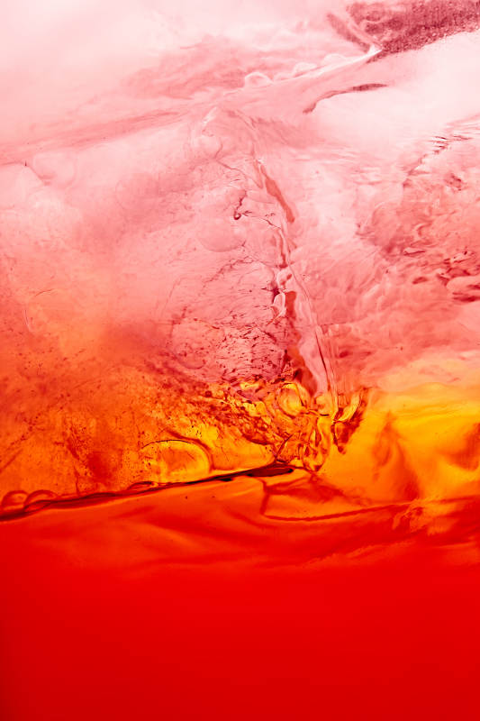 酒杯中的调制鸡尾酒局部特写抽象表达图片