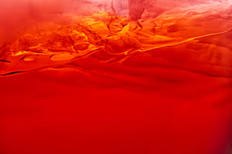 酒杯中的调制鸡尾酒局部特写抽象表达图片