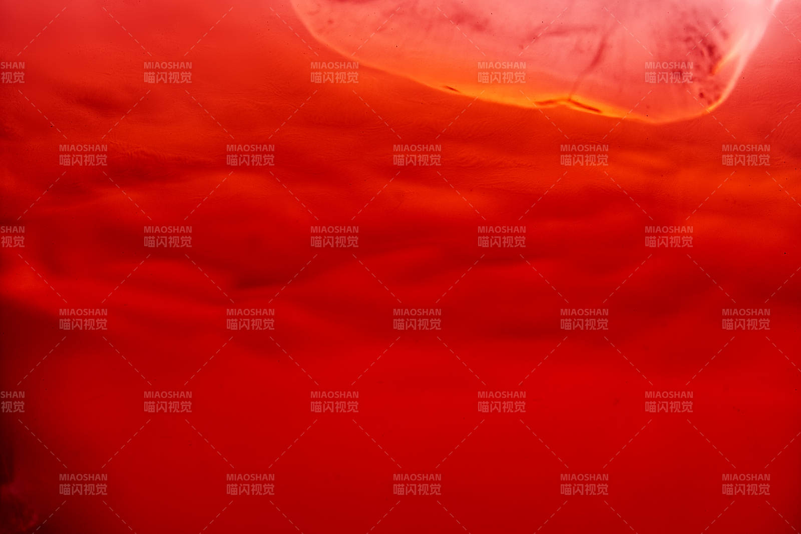 酒杯中的调制鸡尾酒局部特写抽象表达图片