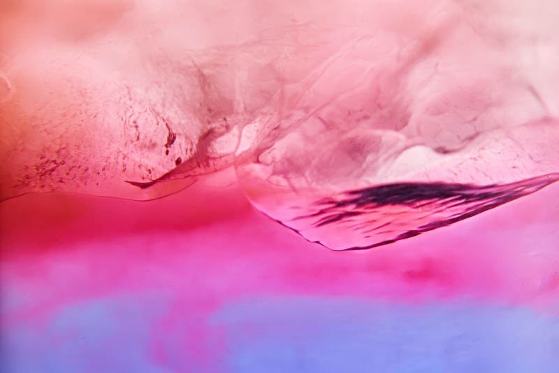 酒杯中的调制鸡尾酒局部特写抽象表达图片