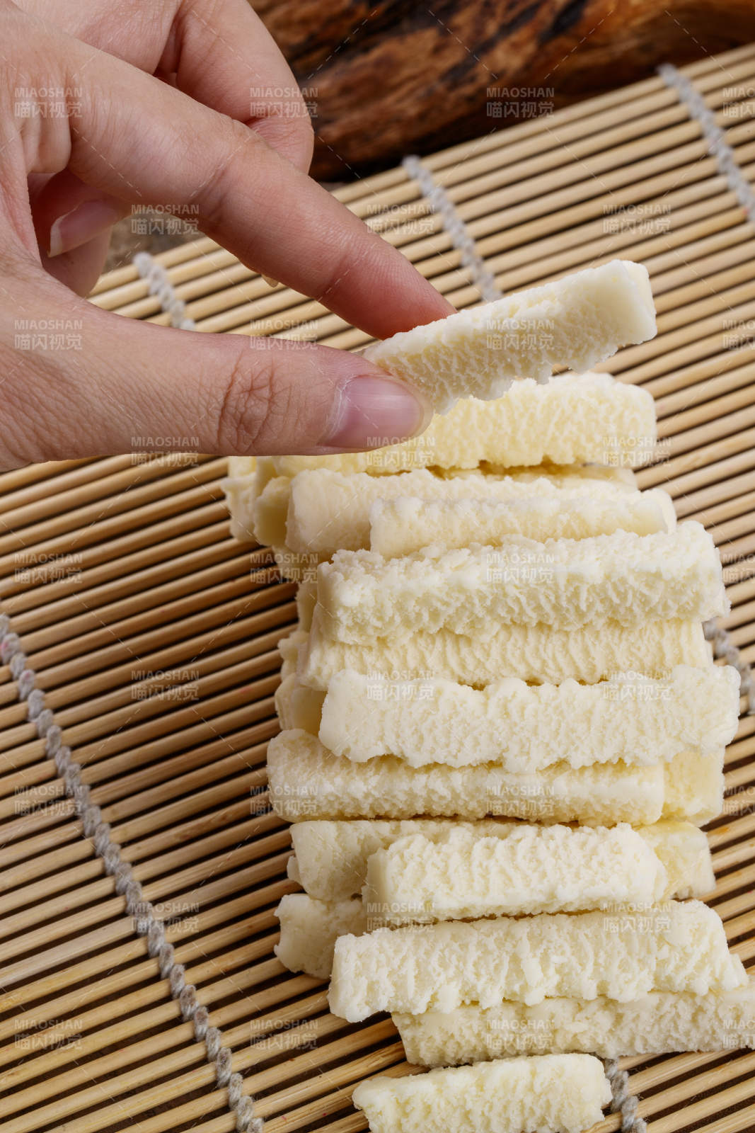 浓香甜美滋味浓郁的蒙族牛奶制品特写图片