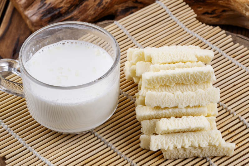 浓香甜美滋味浓郁的蒙族牛奶制品特写图片