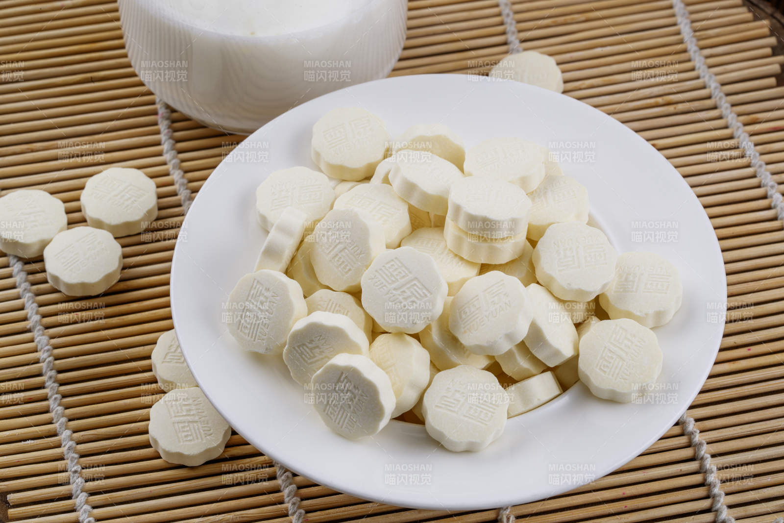 浓香甜美滋味浓郁的蒙族牛奶制品特写图片