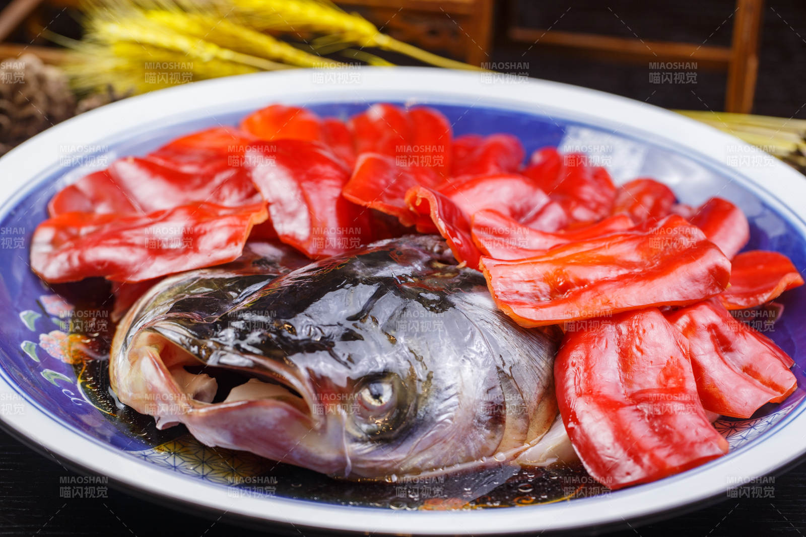 彩椒豉油蒸鱼头图片