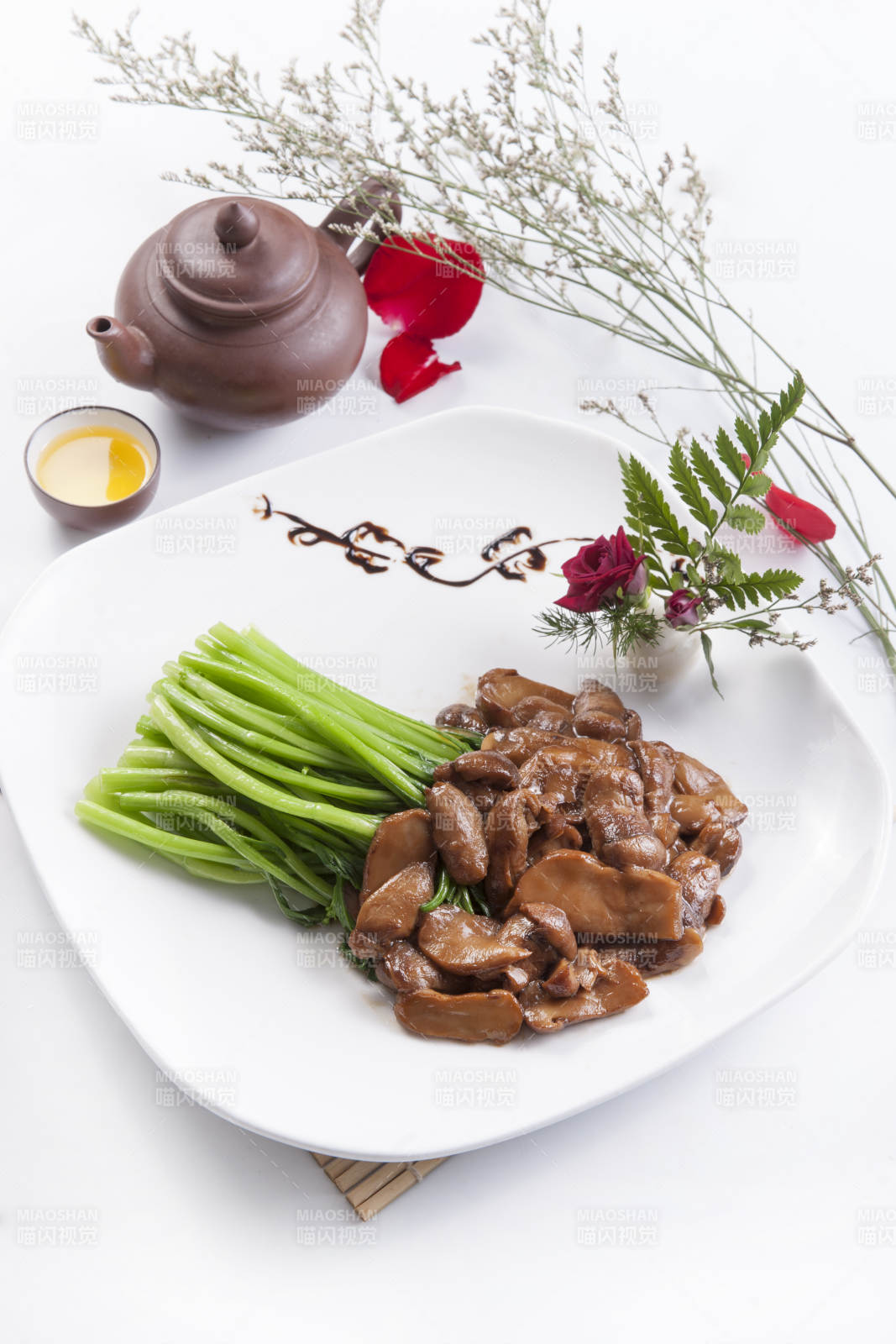 碧绿松茸菌图片