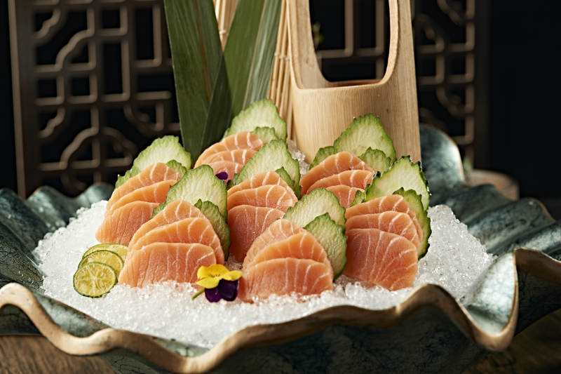 冰镇极品三文鱼刺身图片