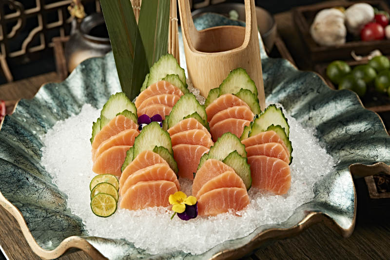 冰镇极品三文鱼刺身图片