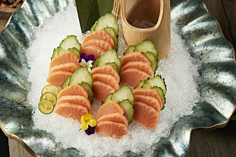 冰镇极品三文鱼刺身图片