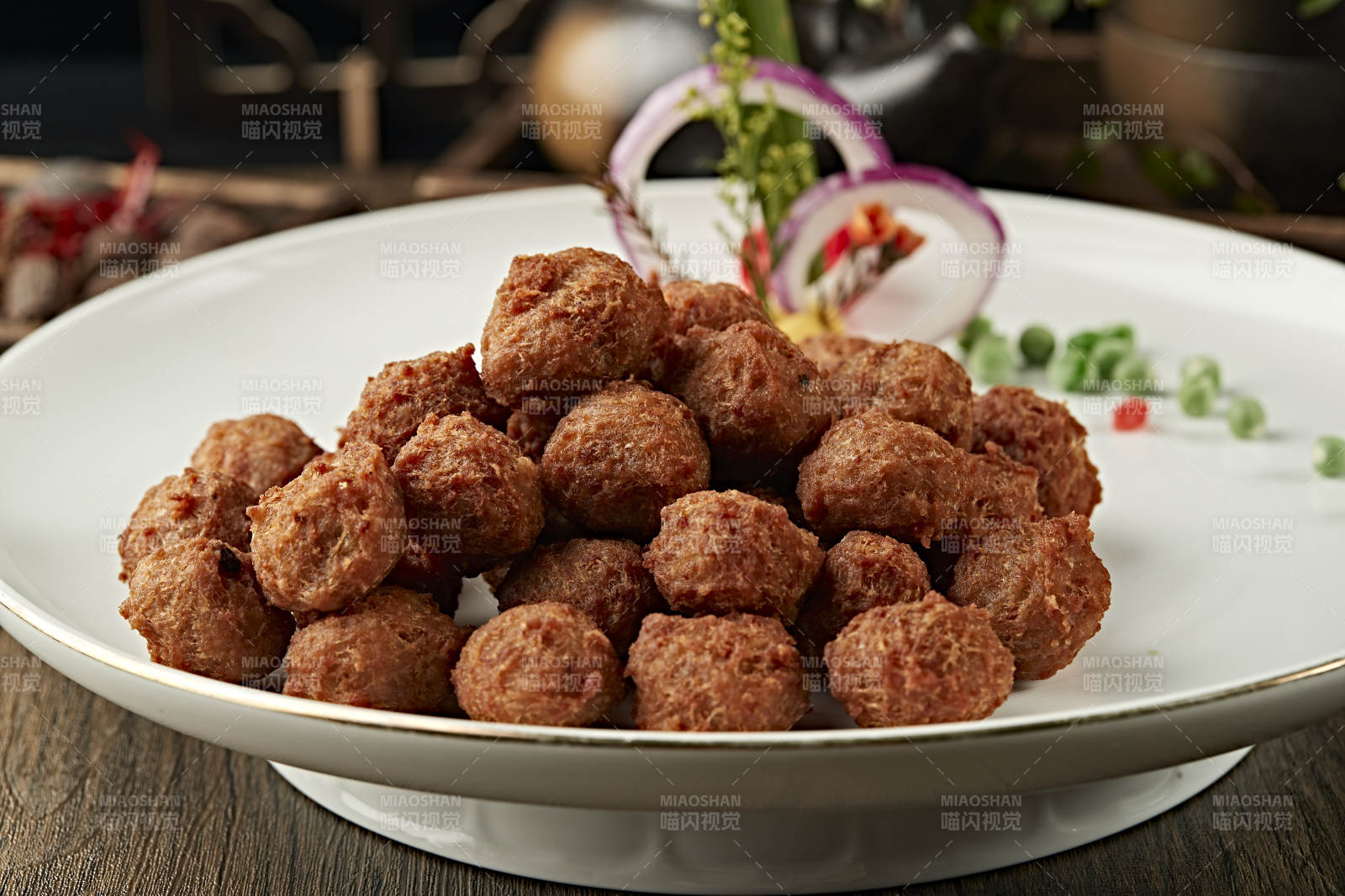 干炸鸡脆骨肉丸图片
