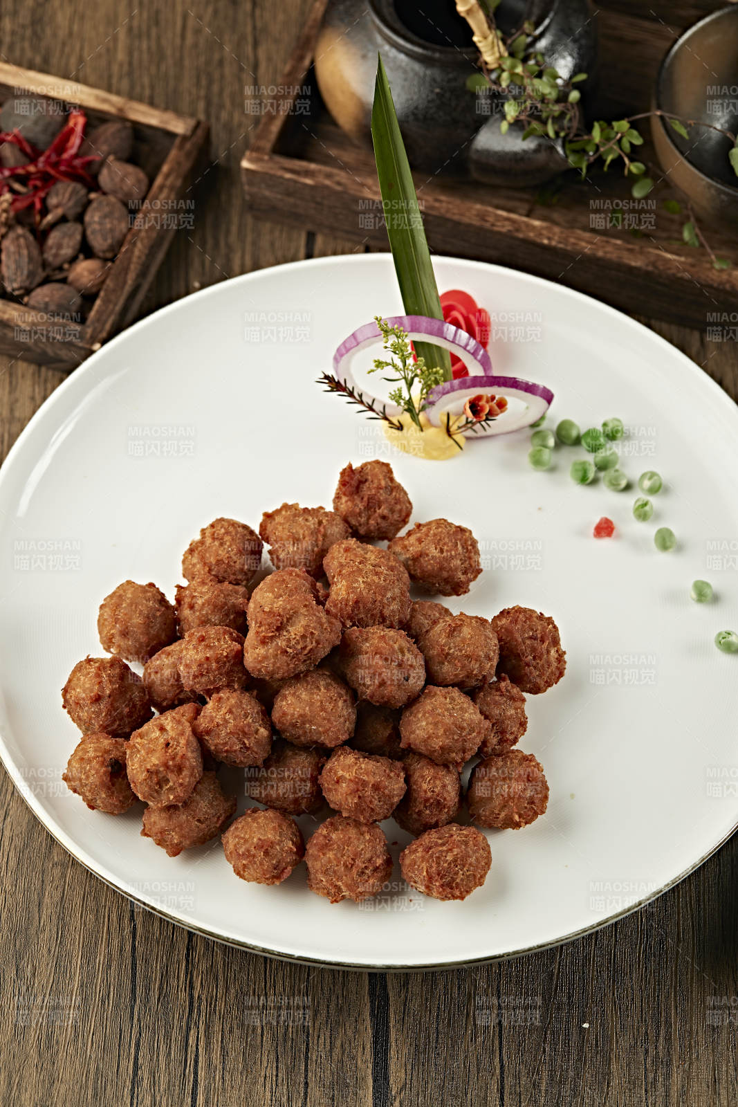 干炸鸡脆骨肉丸图片