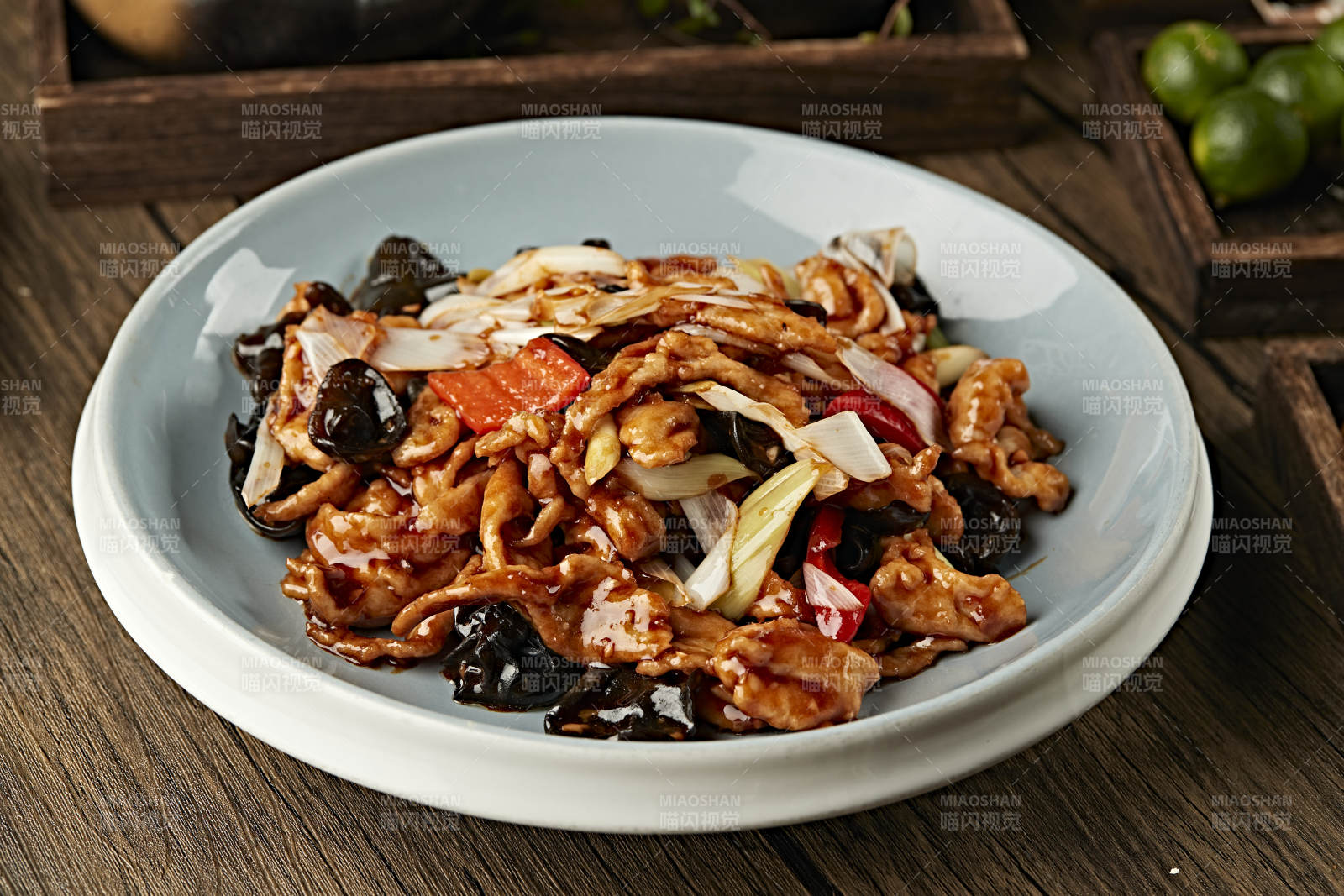 酸辣彩椒木耳香葱过油回锅肉图片