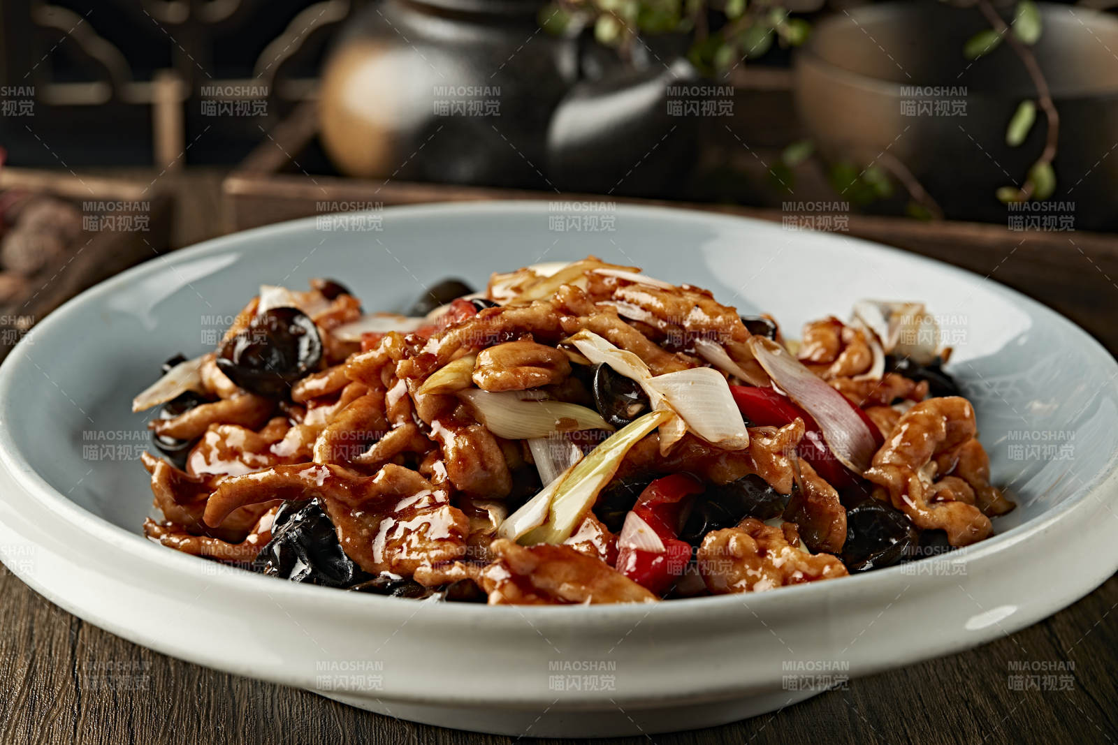 酸辣彩椒木耳香葱过油回锅肉图片