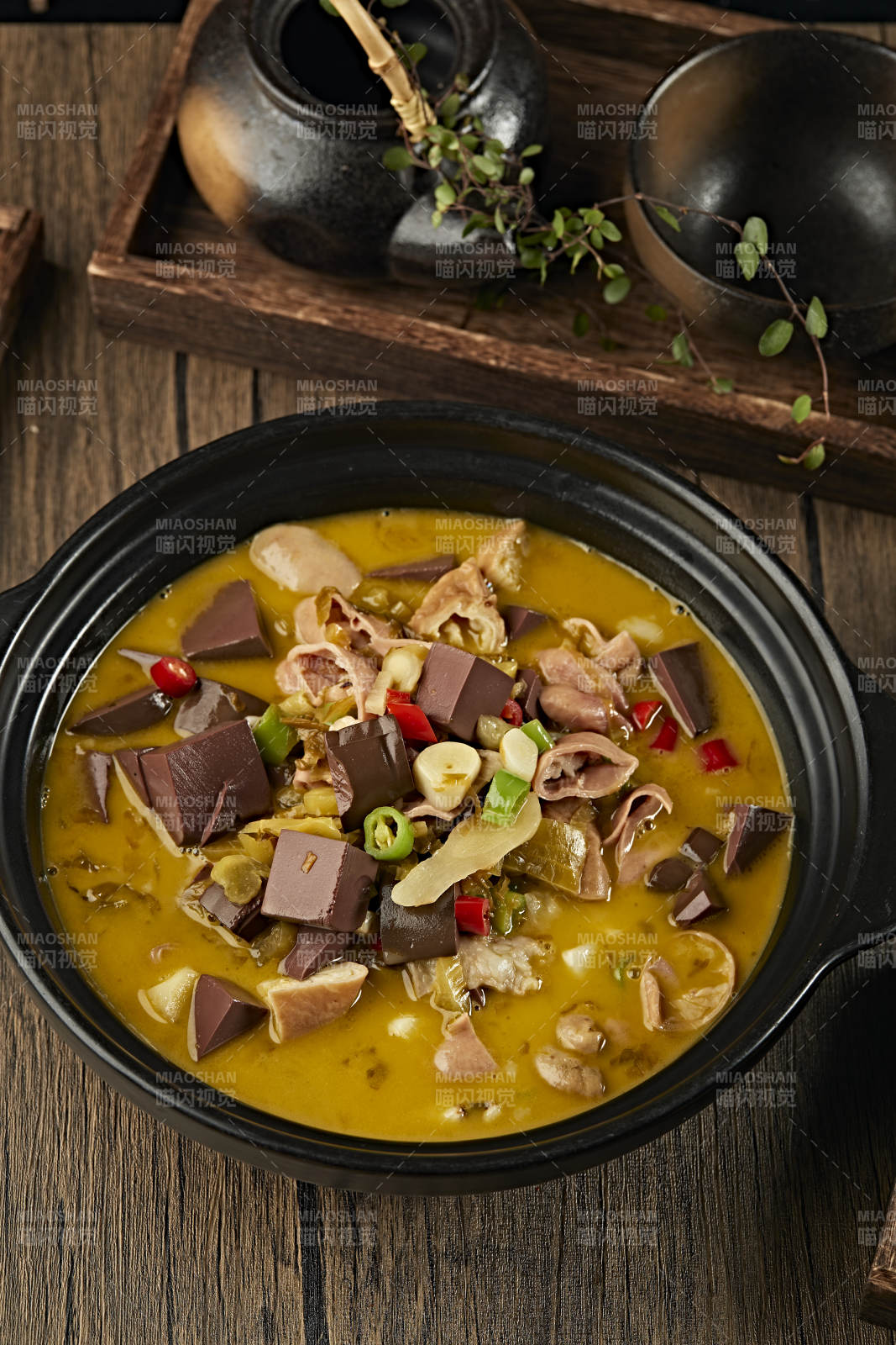 砂锅酸汤毛血旺图片