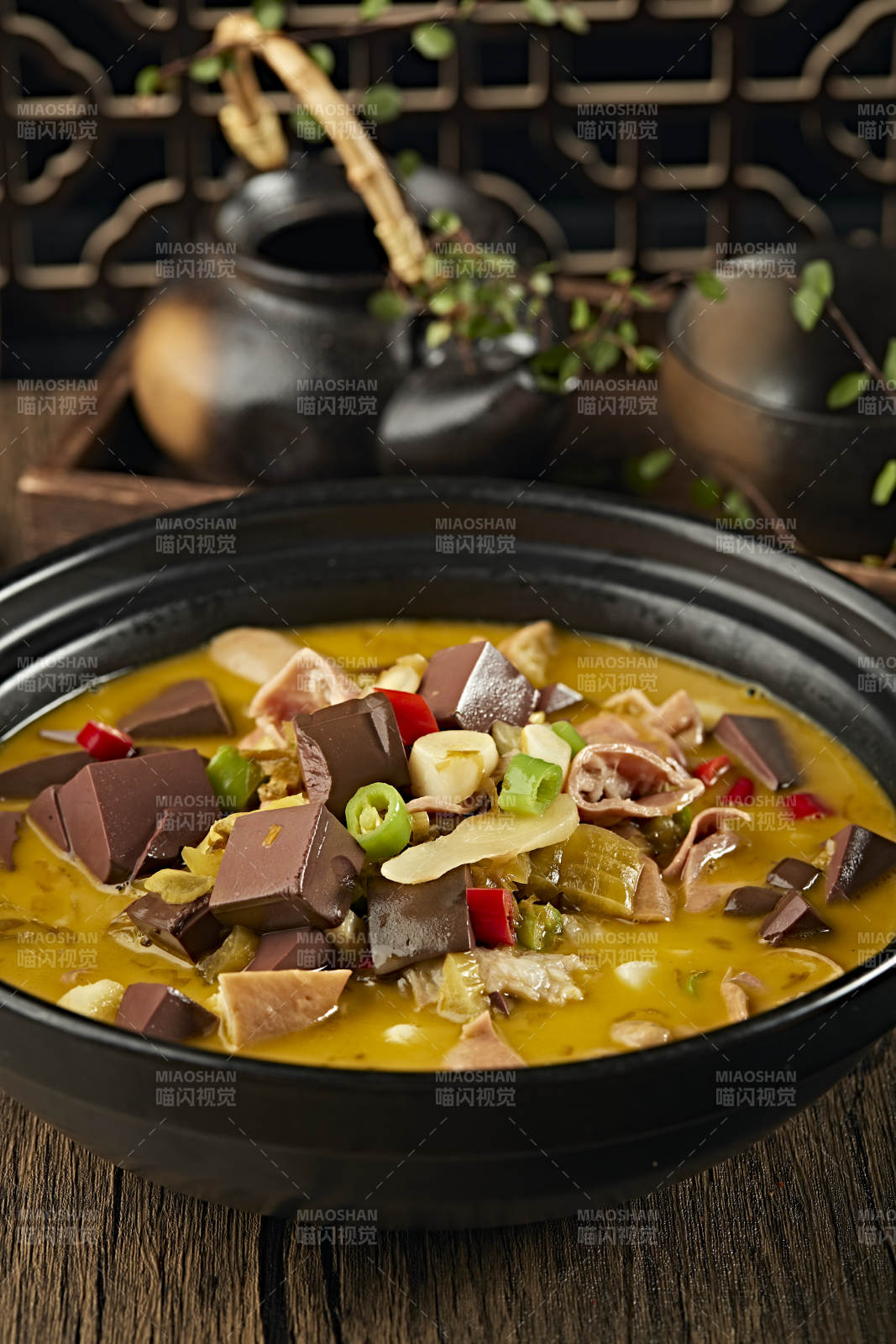 砂锅酸汤毛血旺图片