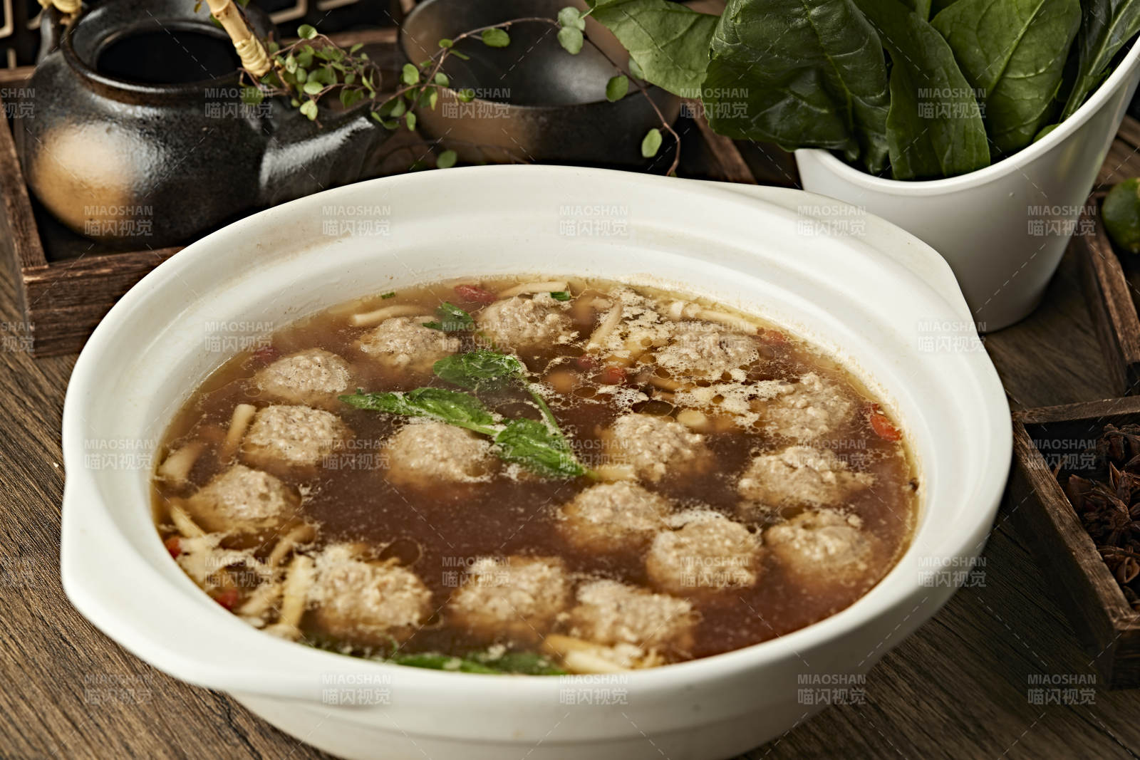 砂锅骨汤炖丸子图片