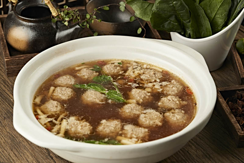 砂锅骨汤炖丸子图片