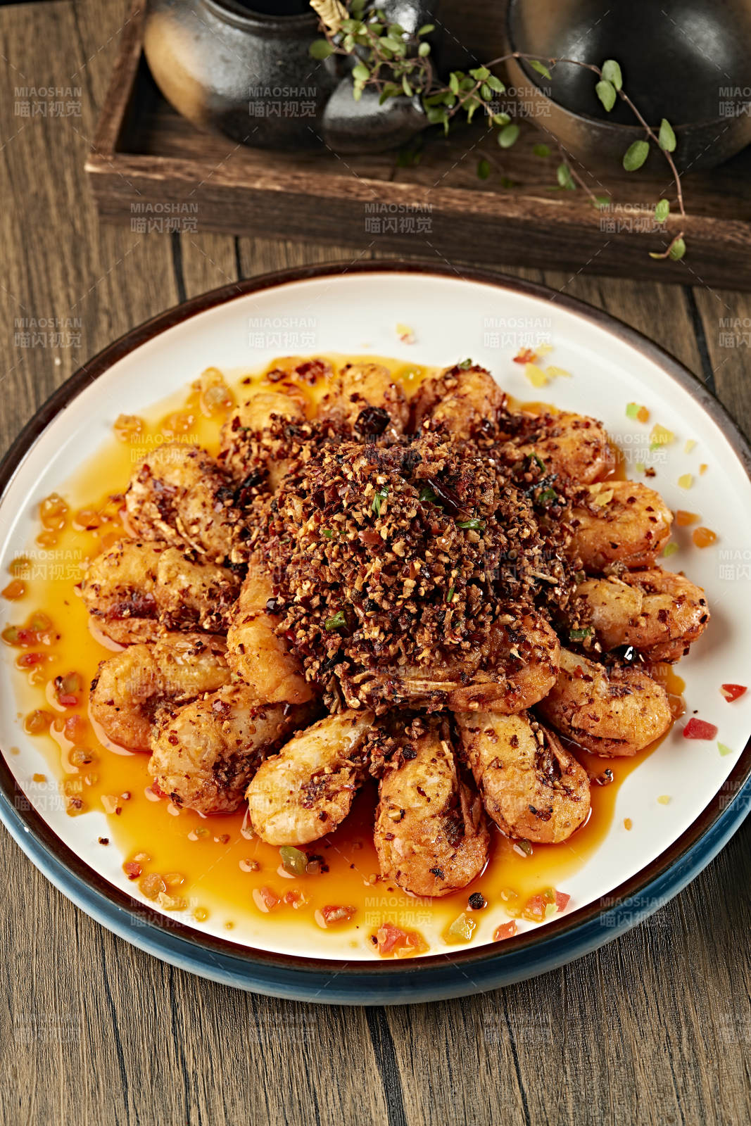 椒麻香辣红油香炸罗氏虾图片