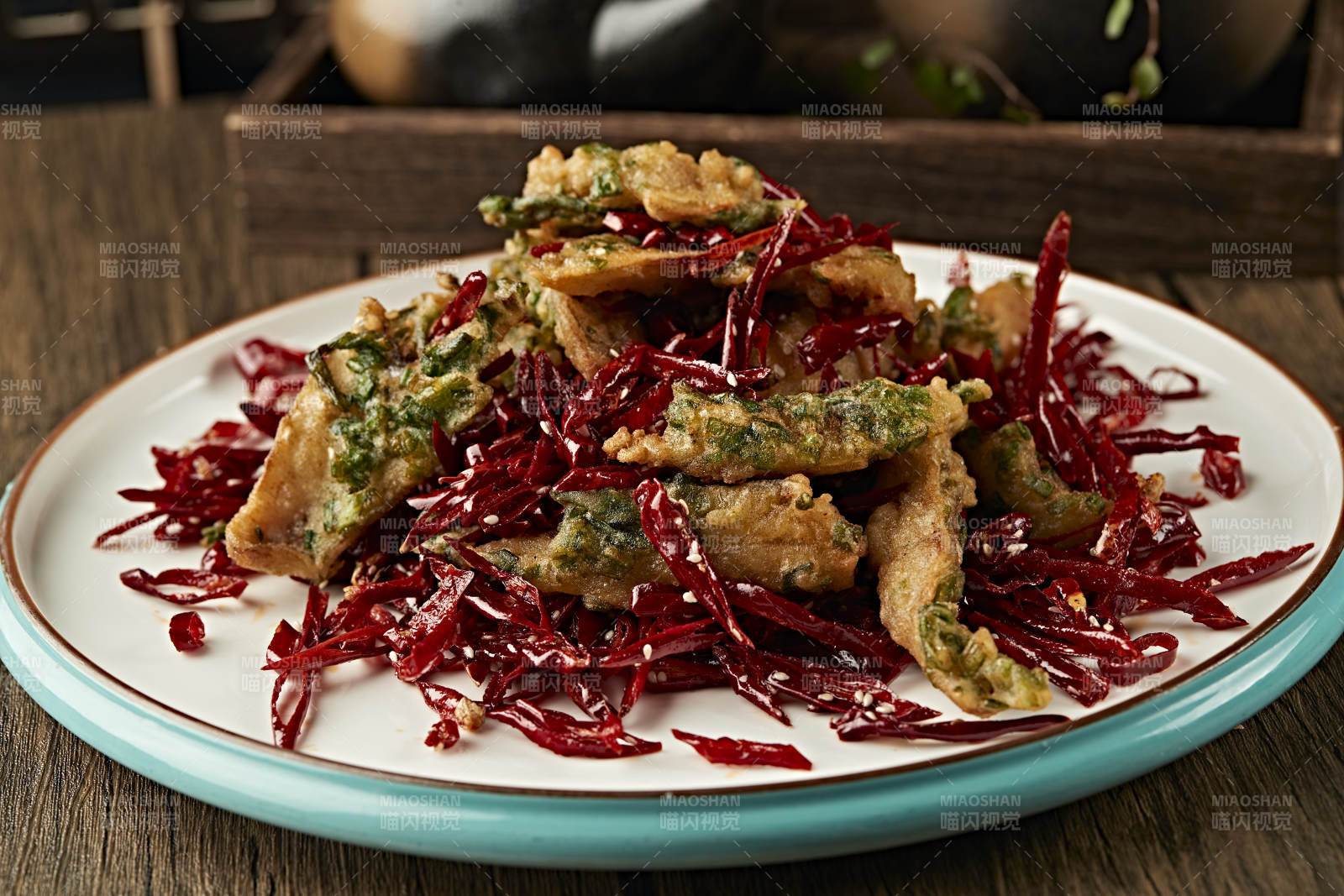 麻辣葱香油炸酥肉图片