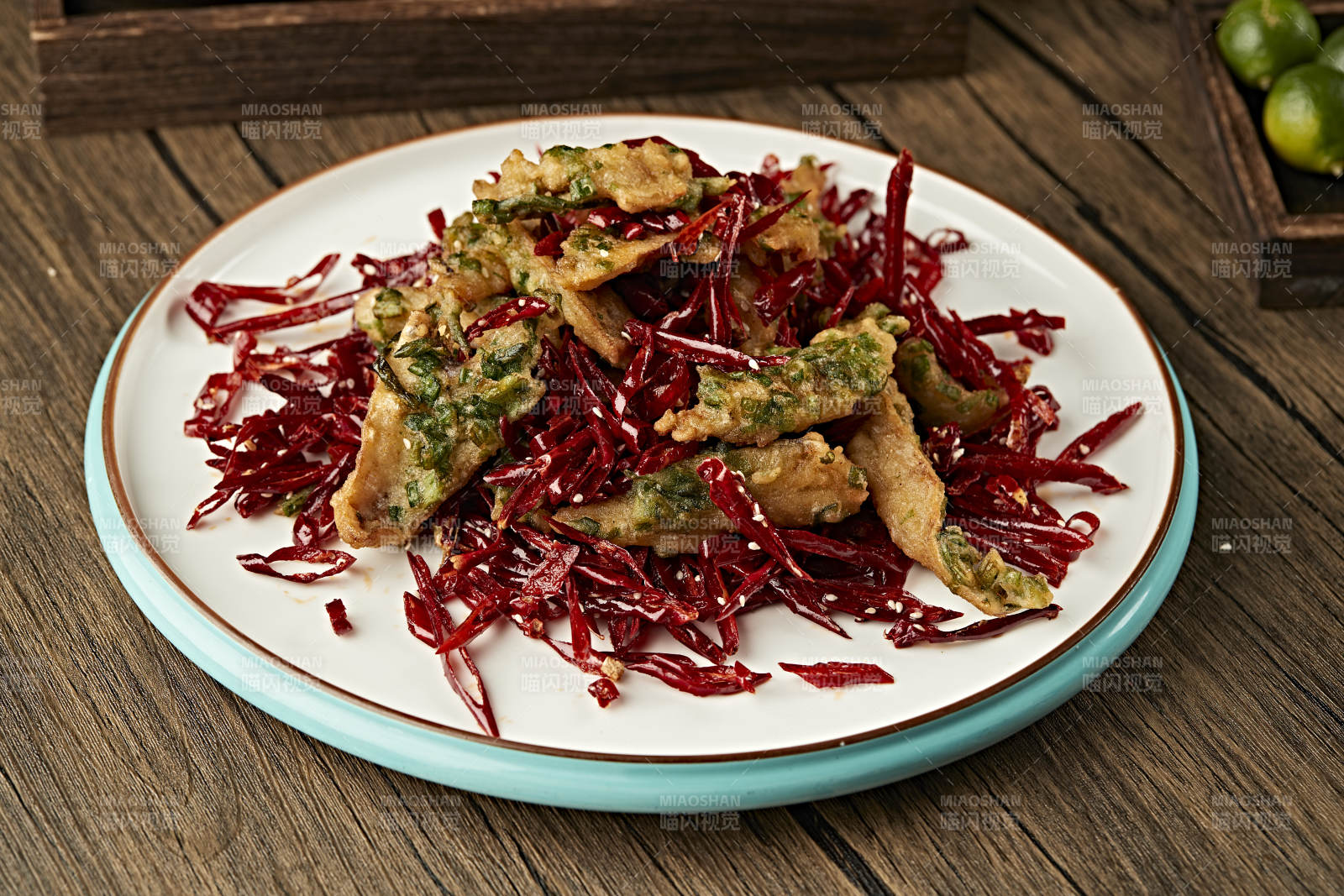 麻辣葱香油炸酥肉图片