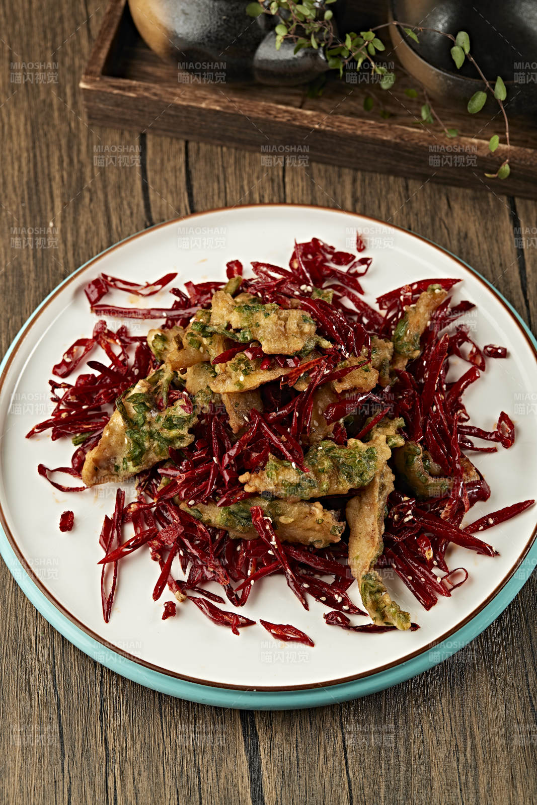 麻辣葱香油炸酥肉图片