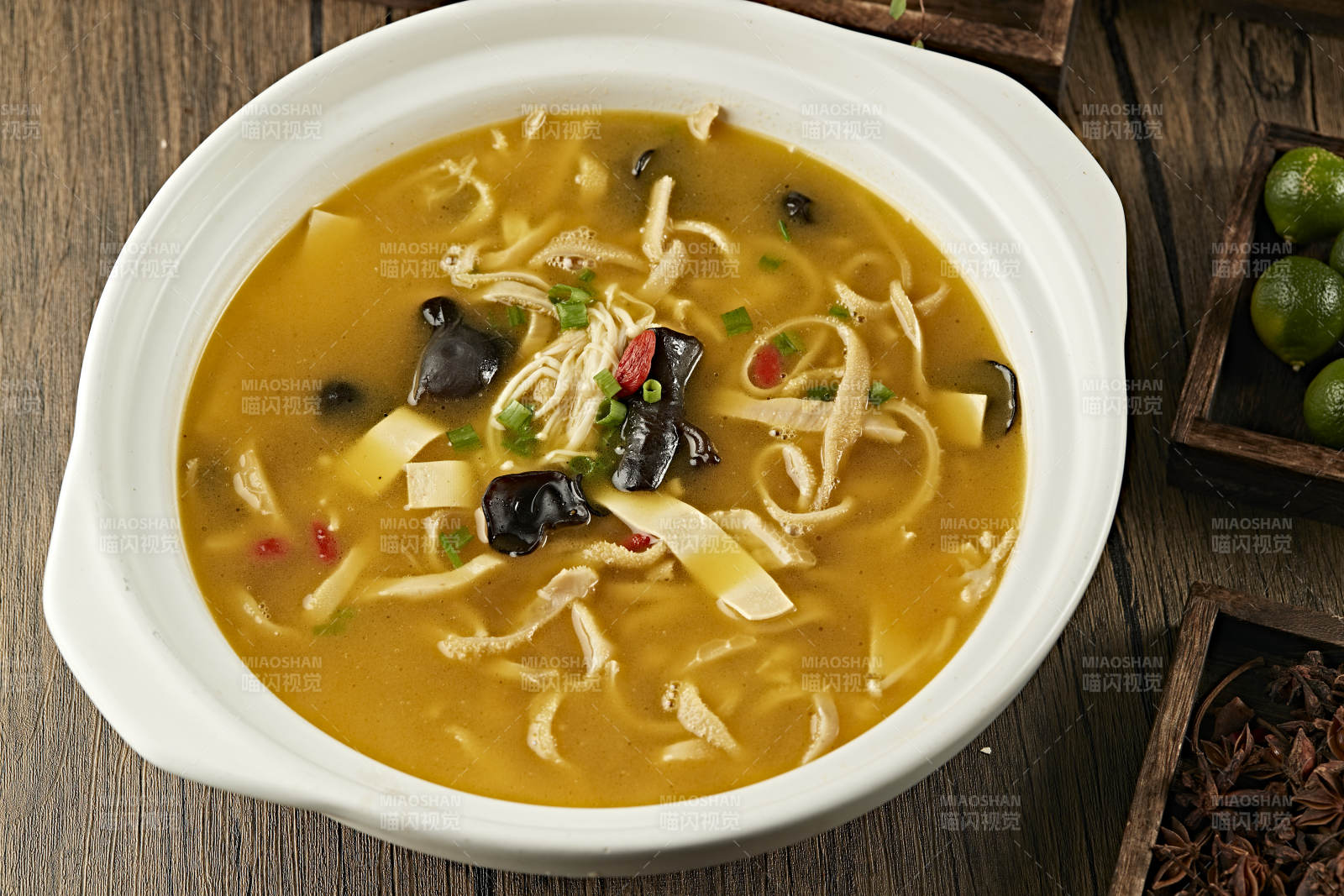 美味营养酸汤牛肚丝图片