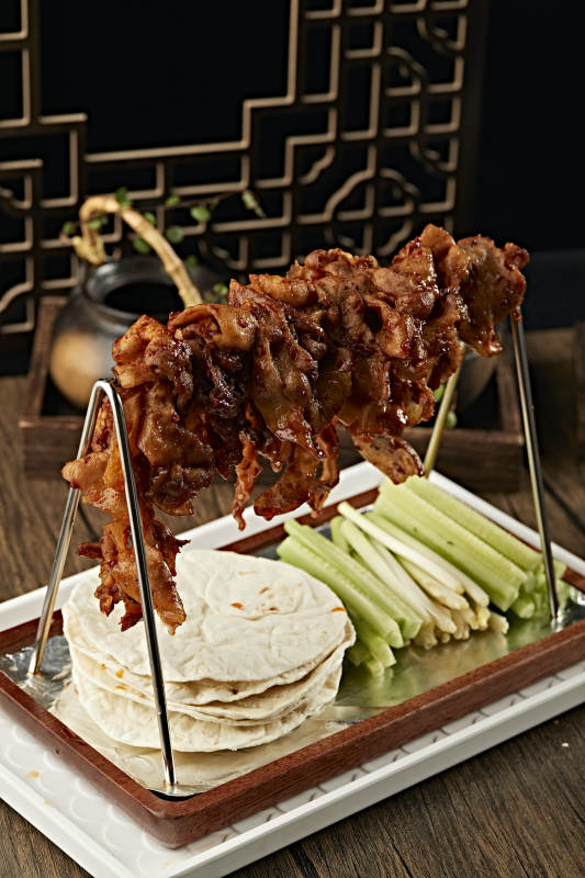 晾干烤肉配薄饼肥牛图片