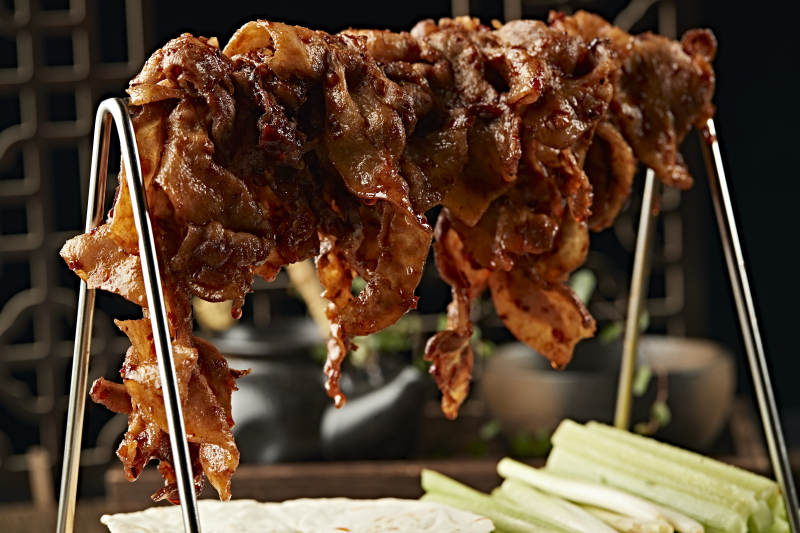 晾干烤肉配薄饼肥牛图片