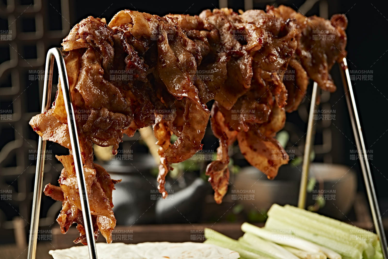 晾干烤肉配薄饼肥牛图片