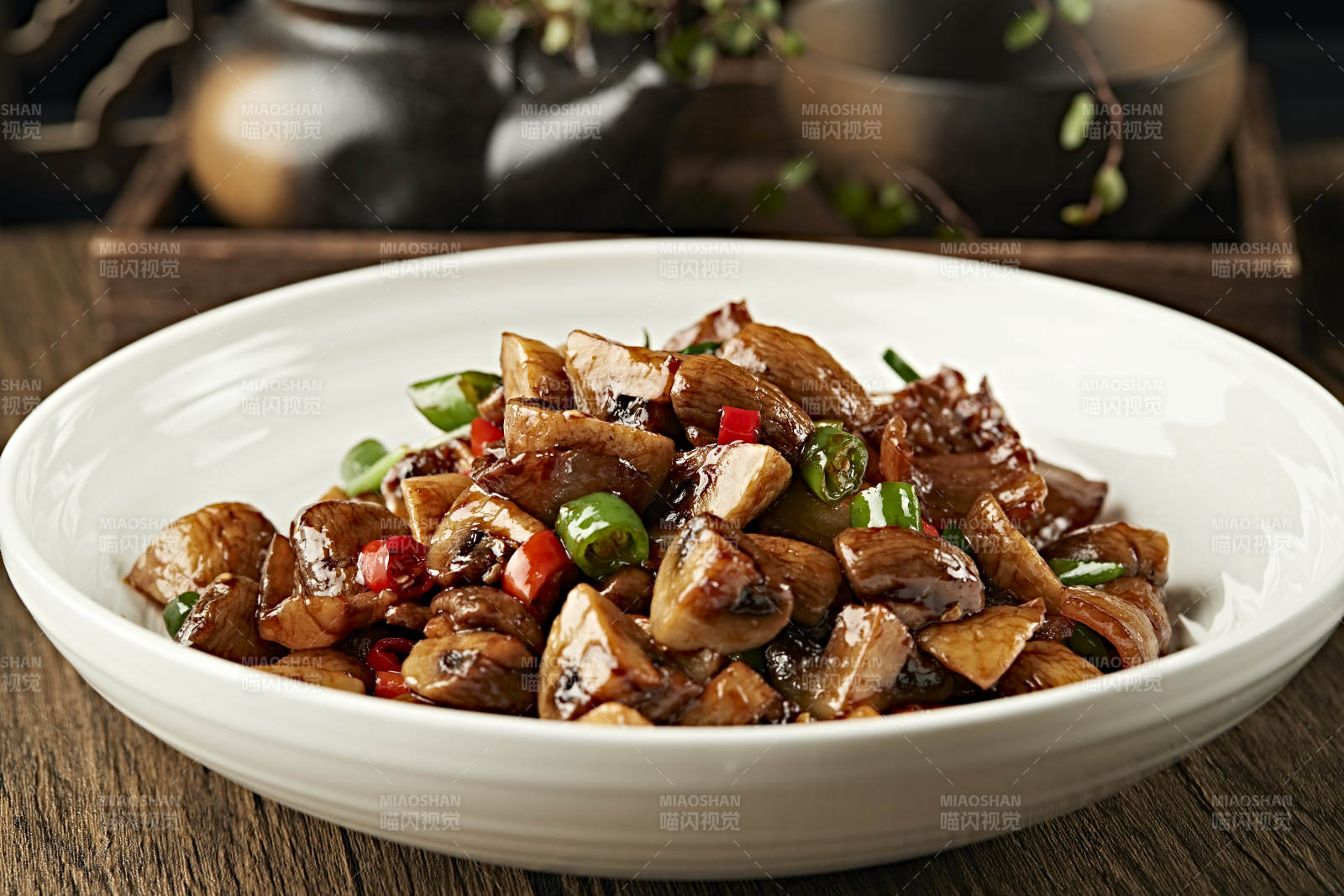 香辣酱烧口蘑腊肉图片