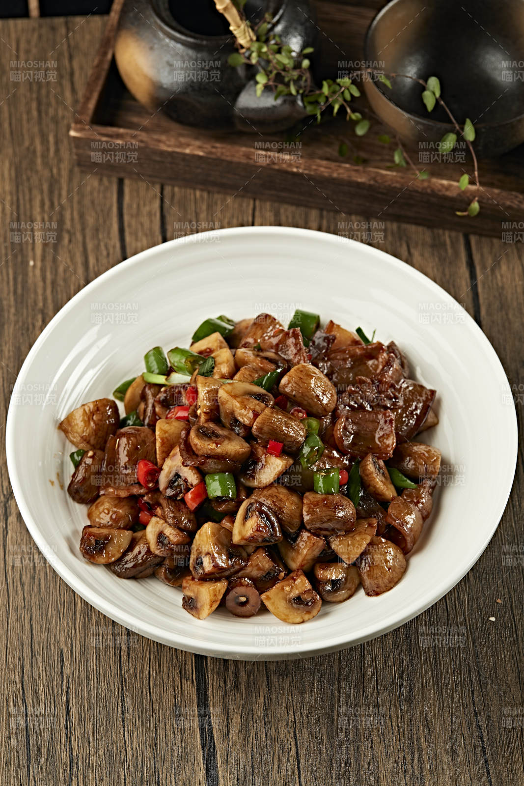 香辣酱烧口蘑腊肉图片